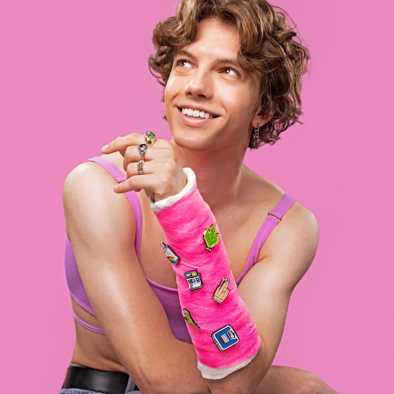 A sleeve with many pins